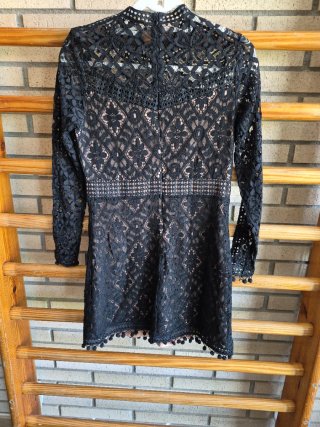 Vestido negro encaje talla M