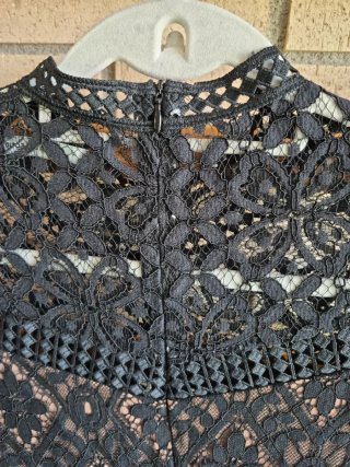 Vestido negro encaje talla M