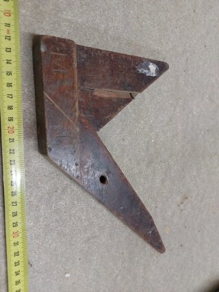 Falsa escuadra de madera