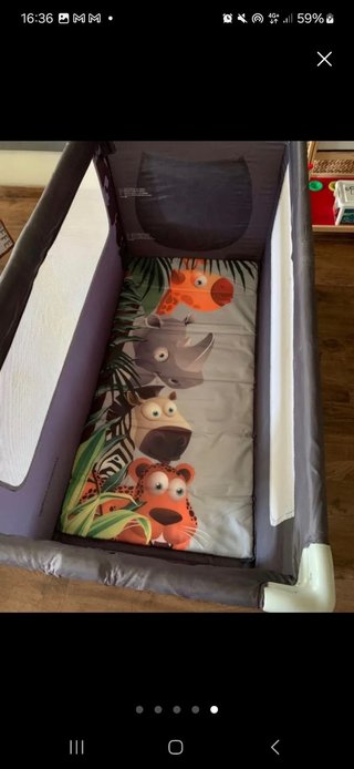 Cuna de viaje portátil