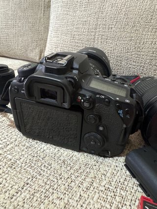 Canon EOS 90D + 3 objetivos + baterías