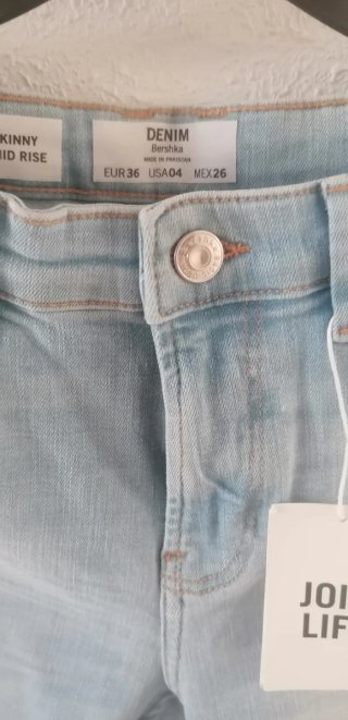 Pantalones vaqueros Bershka desgastados