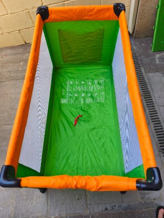 Cuna de viaje verde