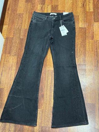 Pantalón Mango campana con pedrería negro