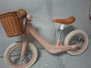Bicicleta de equilibrio rosa