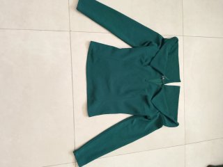 Top verde escote Bardot manga larga