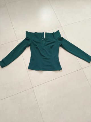 Top verde escote Bardot manga larga