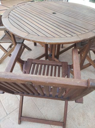 Conjunto mesa y sillas de madera