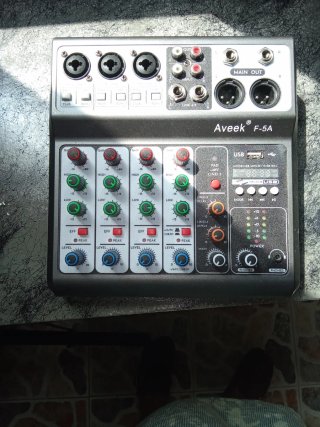 2 altavoces Vonyx con trípode