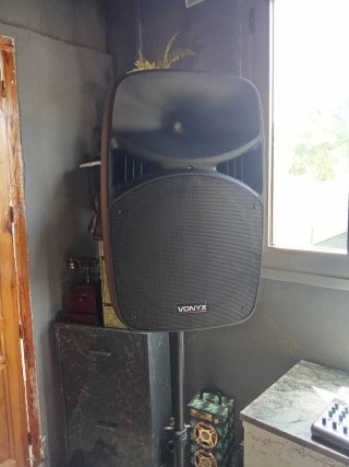 2 altavoces Vonyx con trípode