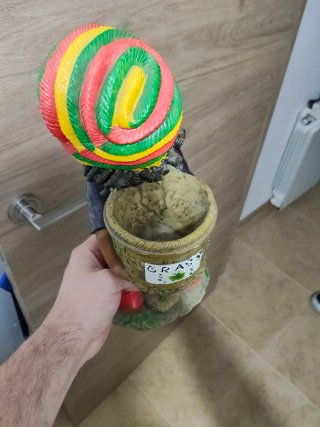 Figura Rasta con Collar Paz