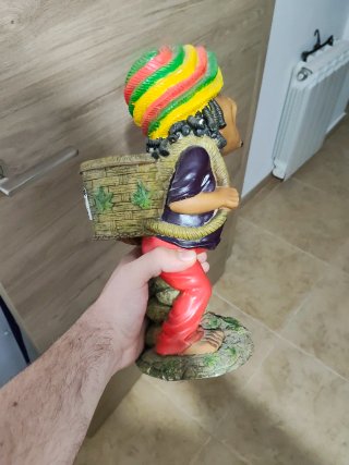 Figura Rasta con Collar Paz