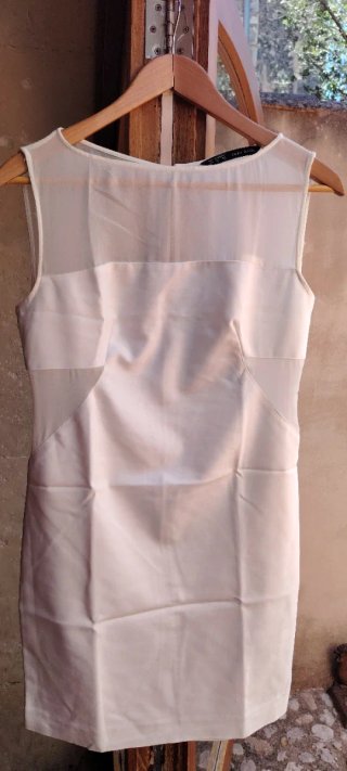 Vestido blanco Zara T/M con transparencias