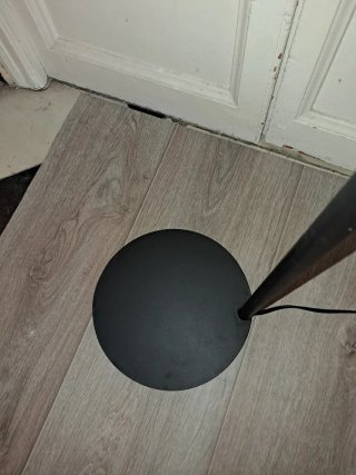 Lámpara de pie moderna metal negro