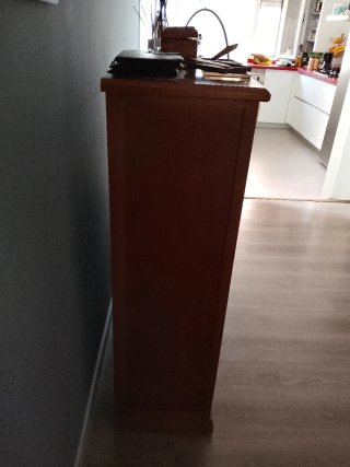 Mueble de madera con baldas