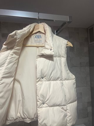 Chaleco acolchado Zara crema talla 152