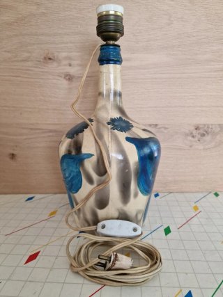 Pie de lámpara de cristal con mariposa