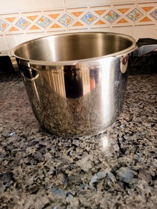 Olla Magefesa sin tapa