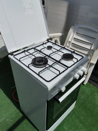 Cocina de gas blanca