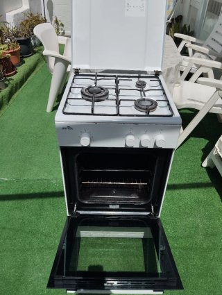 Cocina de gas blanca