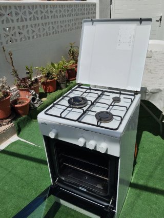 Cocina de gas blanca
