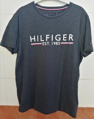 LOTE 8:1 camisa,1 camiseta Tommy Hilfiger  Talla S