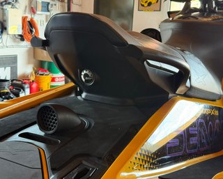 Tapa Entrada Aire Trasera Sea-Doo 2018-2025