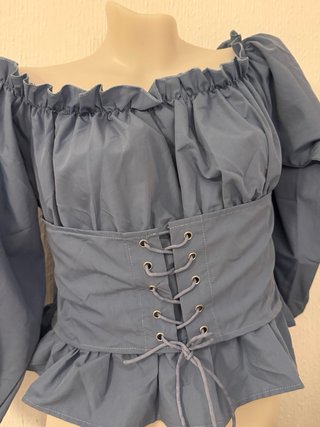 Blusa elegante con cordones