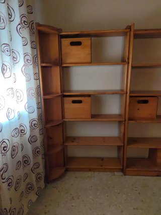 Estantería de madera modular