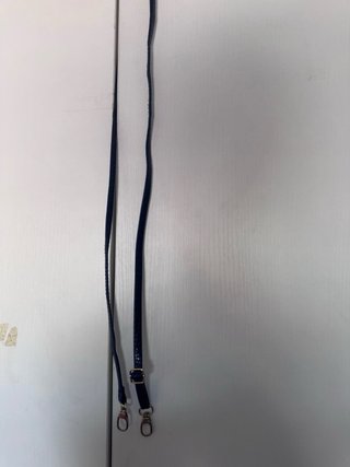 Cartera negra con textura