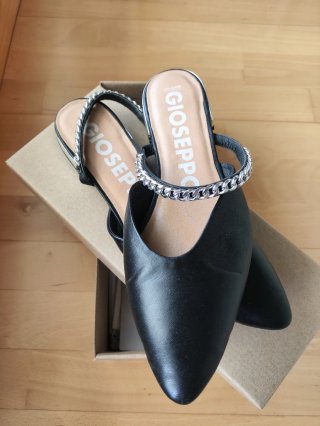Zapatos Gioseppo Negros con Cadena Plata