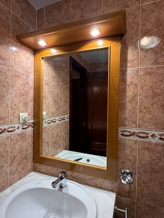Mueble de baño lavabo con espejo iluminación
