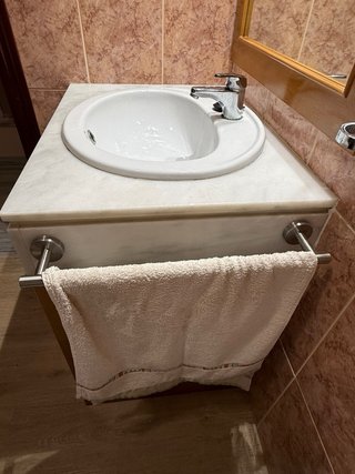 Mueble de baño lavabo con espejo iluminación