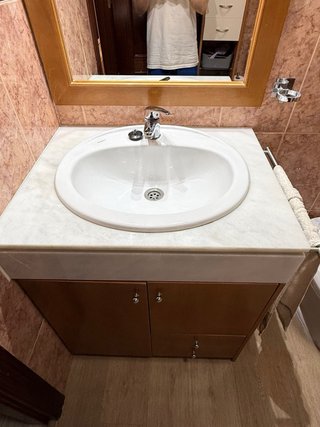 Mueble de baño lavabo con espejo iluminación