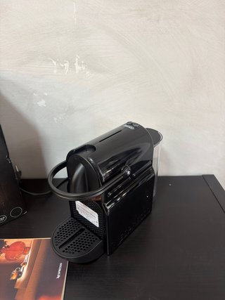 Cafetera Nespresso Inissia Negra