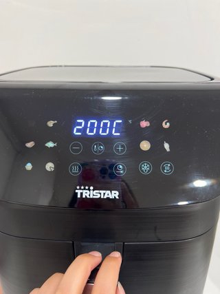 Freidora de aire Tristar negra