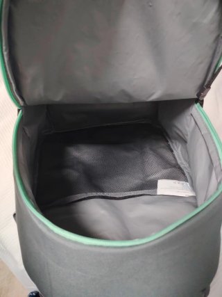 Mochila gris y verde menta