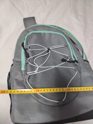 Mochila gris y verde menta