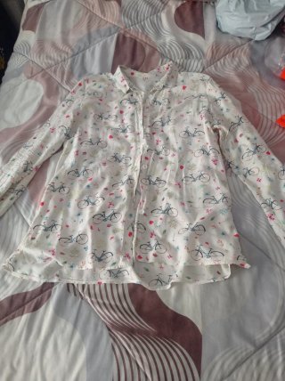 Camisa blanca estampada bicicletas