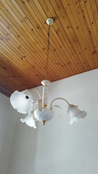 Lampadario classico vintage vetro bianco e oro