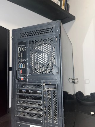 PC Gaming Ryzen 7 5800X + RX 9060 XT 16GB
