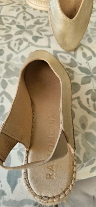Zapatos esparto dorados