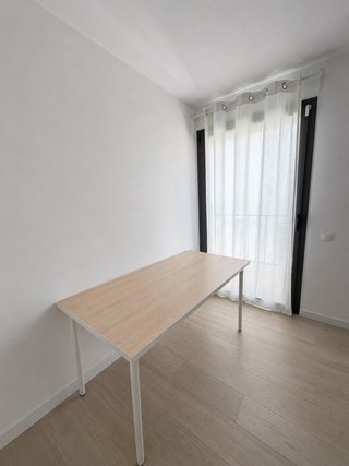 Escritorio Ikea madera y metal