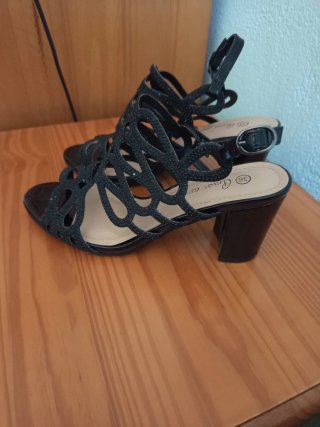 Sandalias tacón negras brillantes talla 36