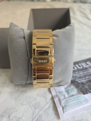 Reloj Guess Dorado Nuevo con precintos