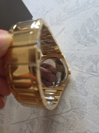 Reloj Guess Dorado Nuevo con precintos