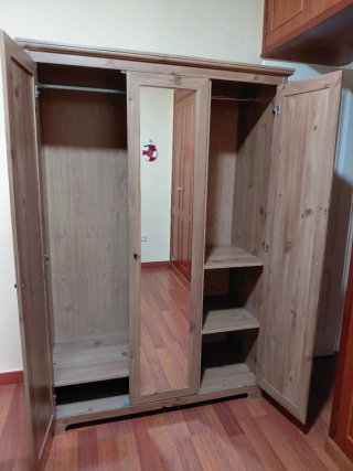 Armario 3 puertas con espejo. NUEVO- DESMONTADO