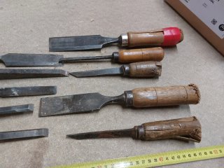 10 formones antiguos de madera