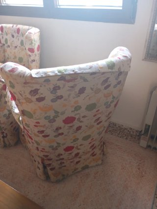 Dos sillones orejeros florales