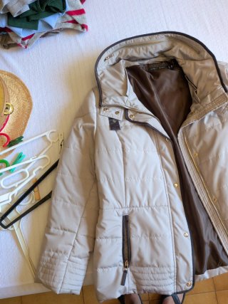 Anorak Punt Roma Talla 48 Beige coll amb pel